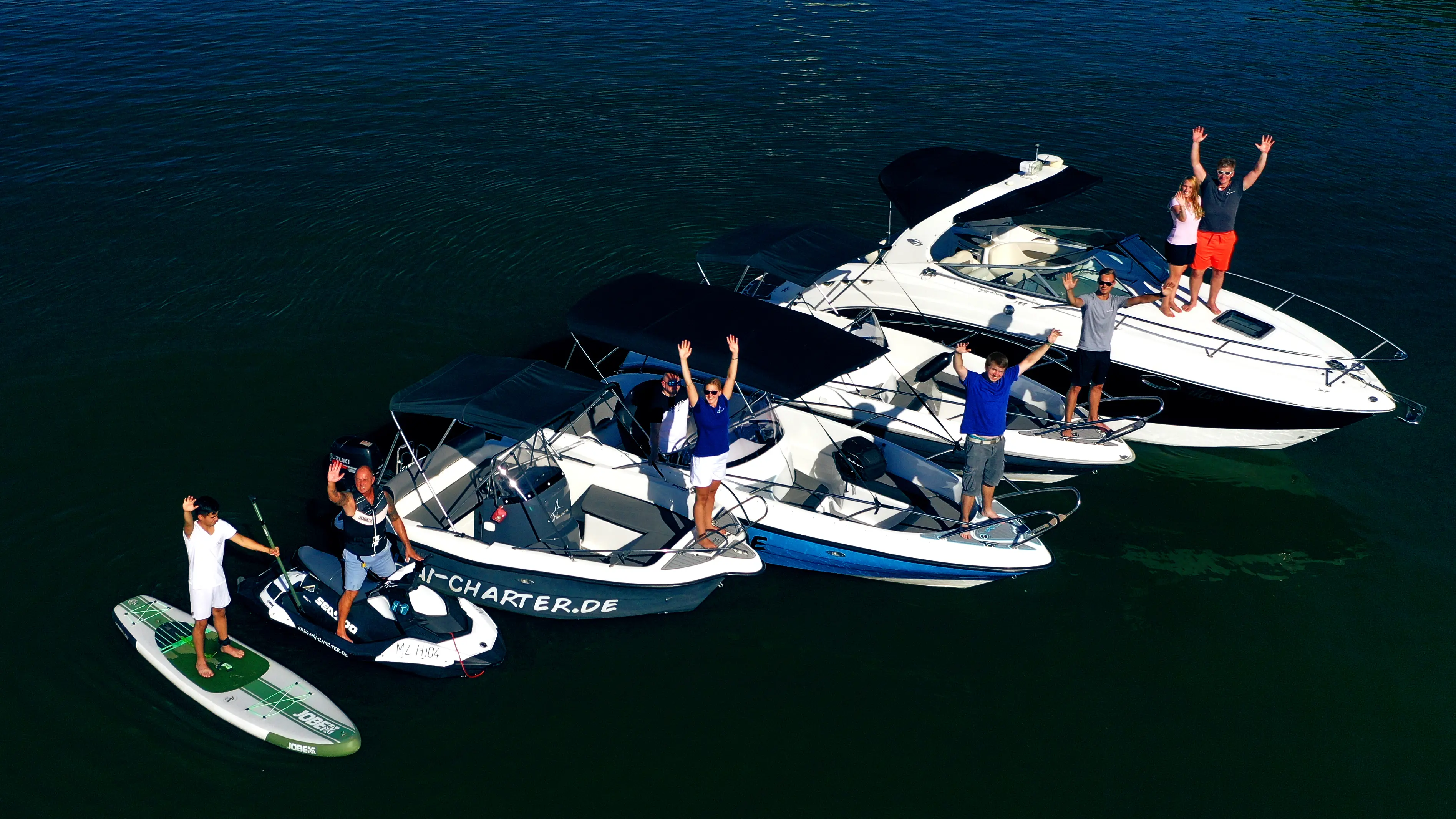 Hai-Charter Crew auf dem Wasser